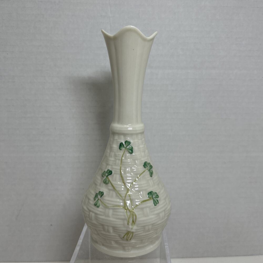 Vtg Belleek China Shamrock Setanta 7.25" Vase-Basketweave, Shamrocks, 8th Mark